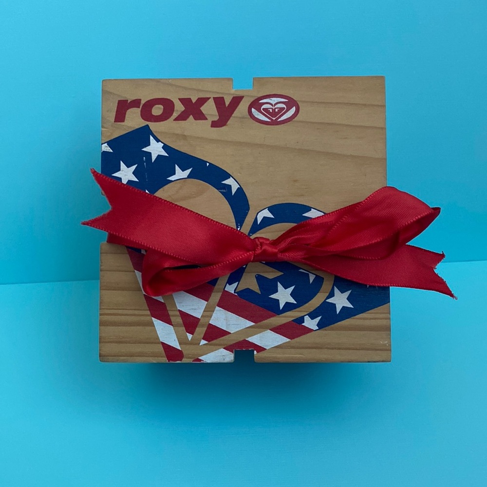 Vintage Roxy Patriotic Watch Box